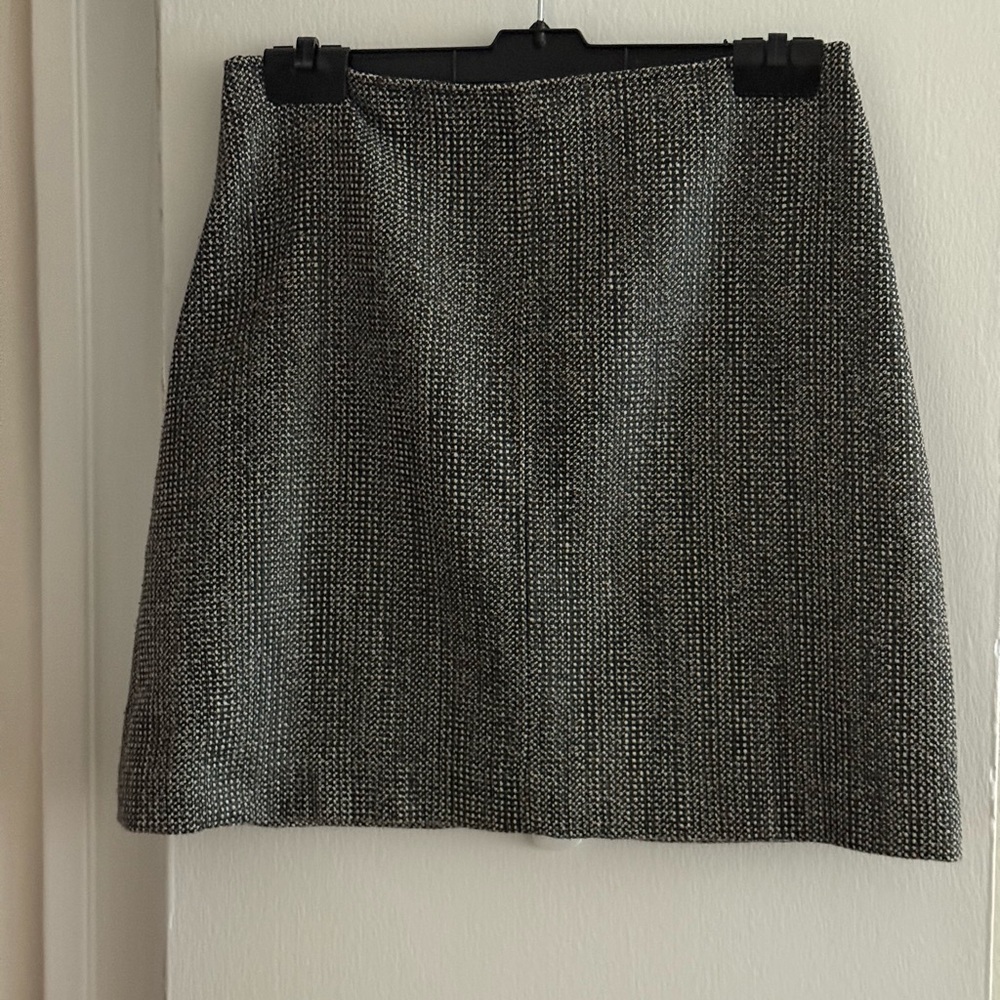 Banana Republic Tweed, A-line, mini skirt. Size 2. Lined great condition.